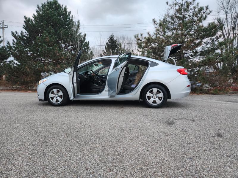 Chevrolet Cruze LS 6M 2018