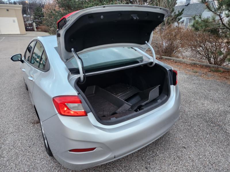 Chevrolet Cruze LS 6M 2018