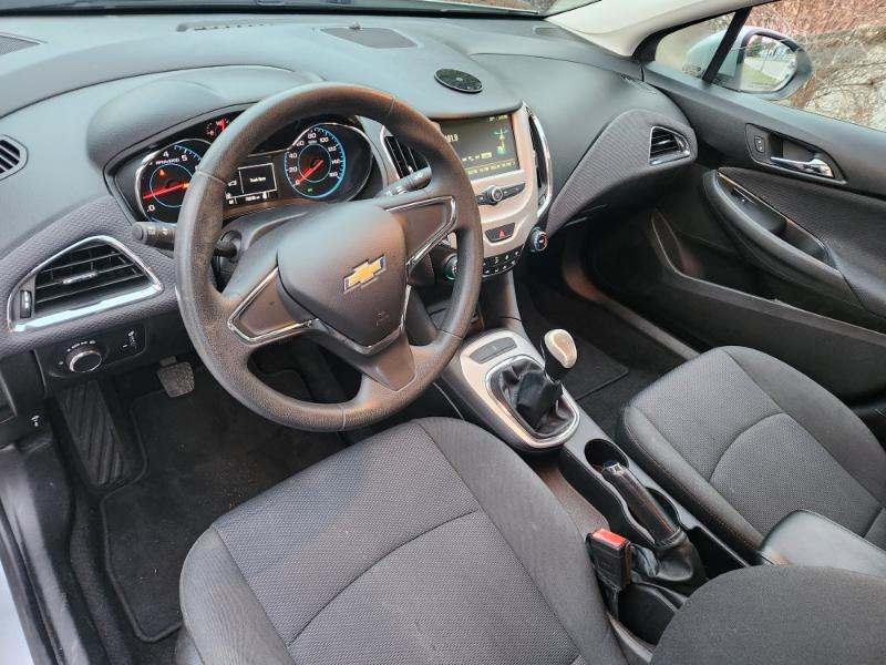 Chevrolet Cruze LS 6M 2018