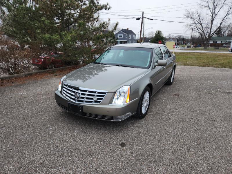 Cadillac DTS Luxury 2011