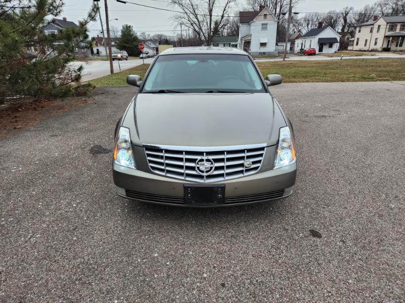 Cadillac DTS Luxury 2011