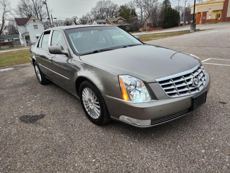 Cadillac DTS Luxury 2011