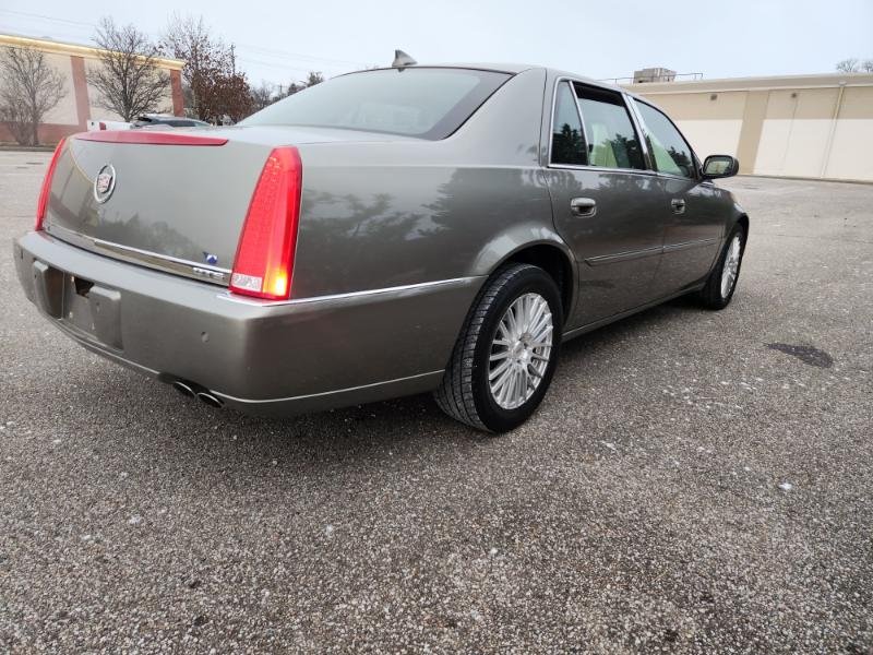 Cadillac DTS Luxury 2011