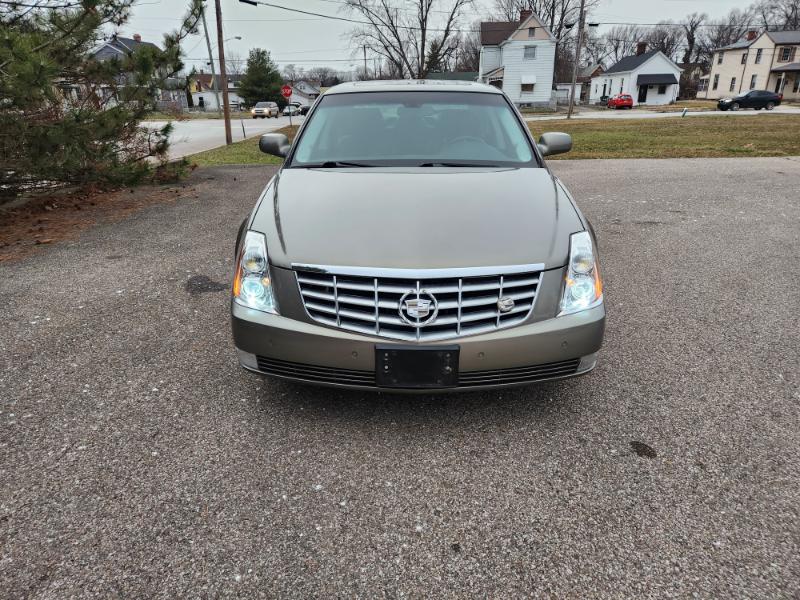 Cadillac DTS Luxury 2011