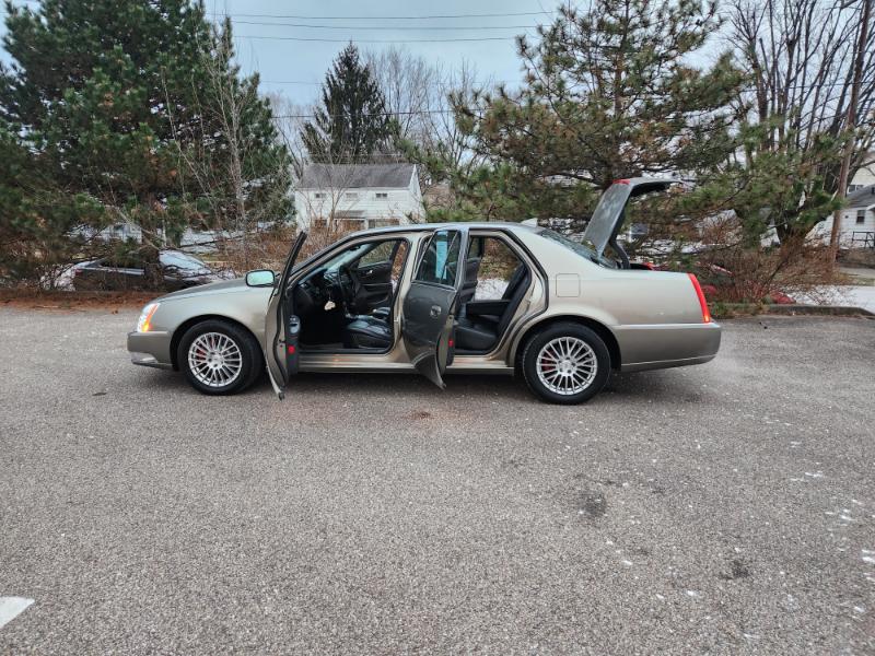 Cadillac DTS Luxury 2011