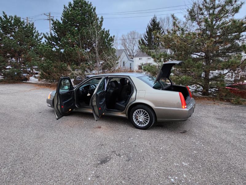Cadillac DTS Luxury 2011