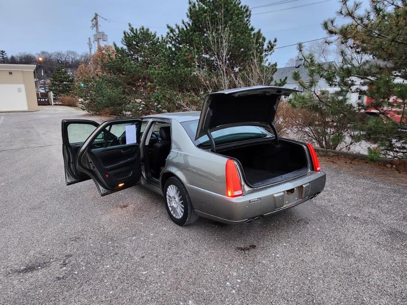 Cadillac DTS Luxury 2011