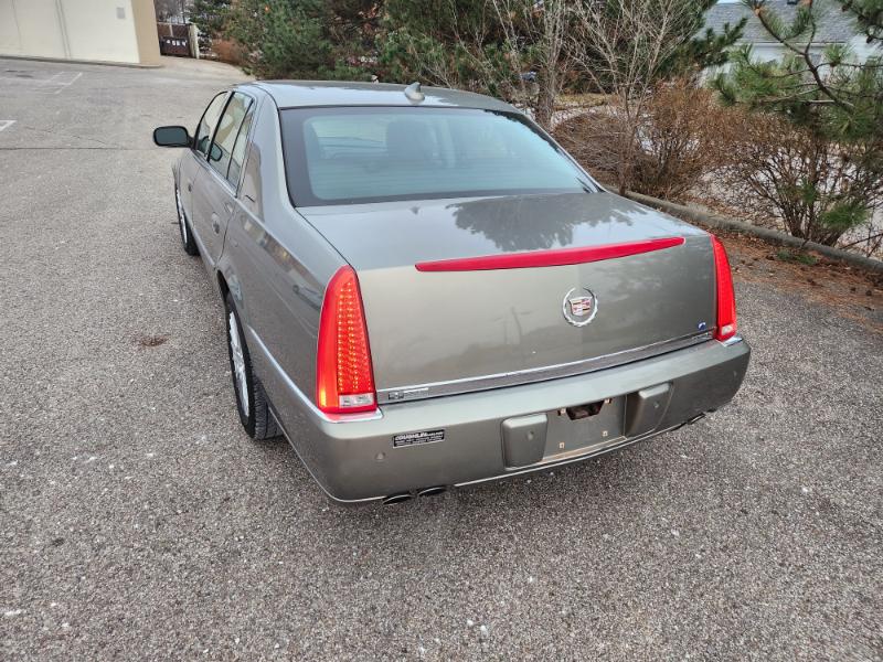 Cadillac DTS Luxury 2011