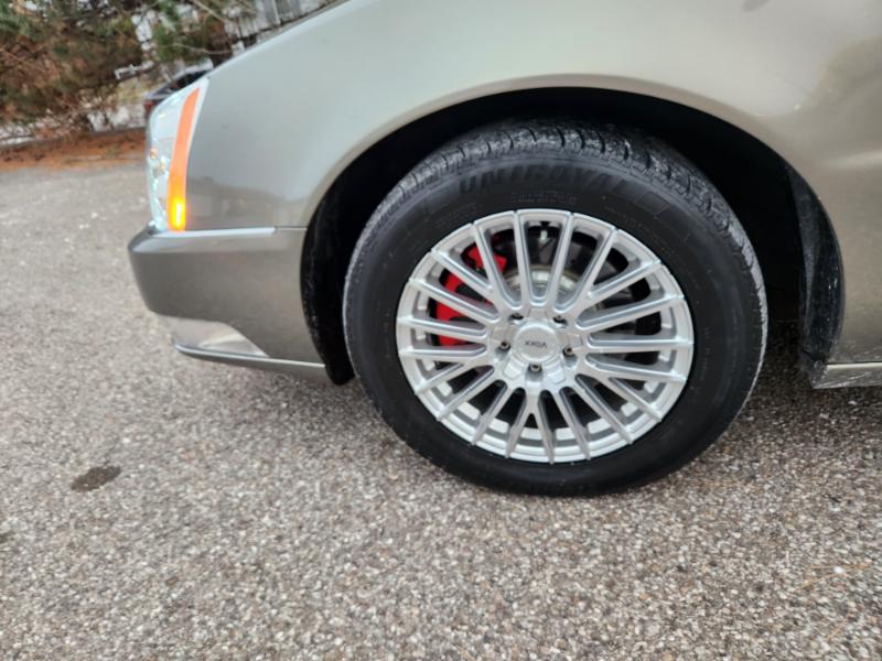 Cadillac DTS Luxury 2011