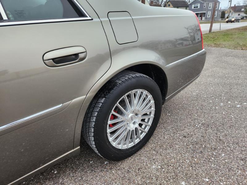 Cadillac DTS Luxury 2011