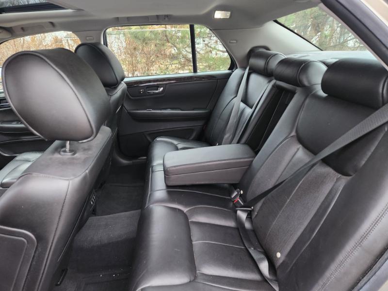 Cadillac DTS Luxury 2011