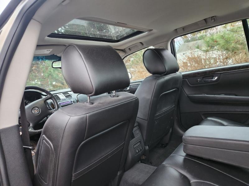 Cadillac DTS Luxury 2011