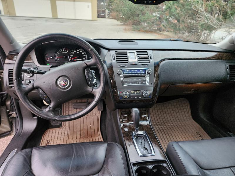 Cadillac DTS Luxury 2011