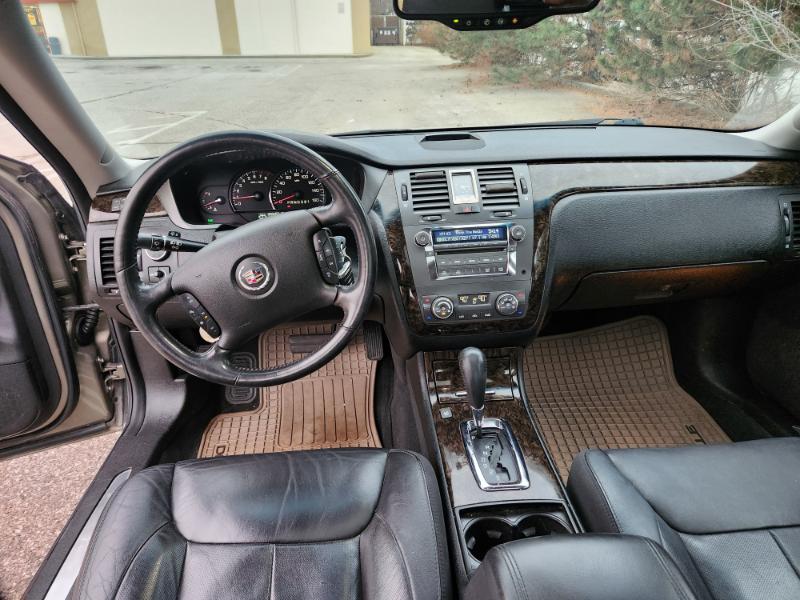 Cadillac DTS Luxury 2011