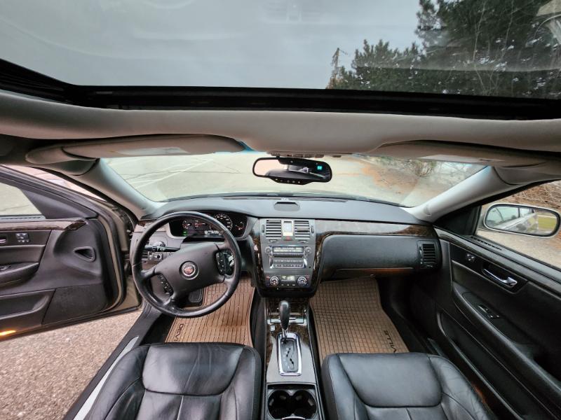 Cadillac DTS Luxury 2011