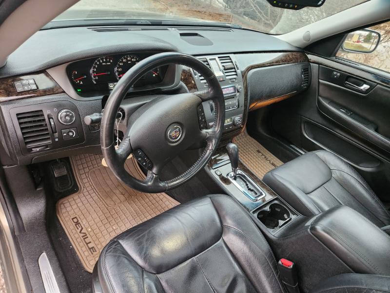 Cadillac DTS Luxury 2011