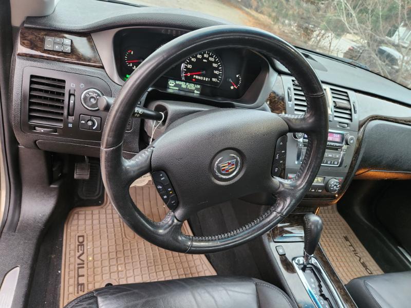 Cadillac DTS Luxury 2011