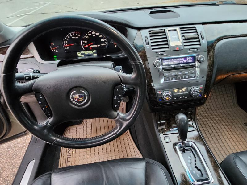 Cadillac DTS Luxury 2011