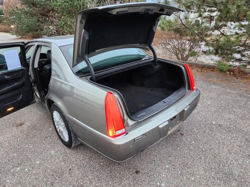 Cadillac DTS Luxury 2011