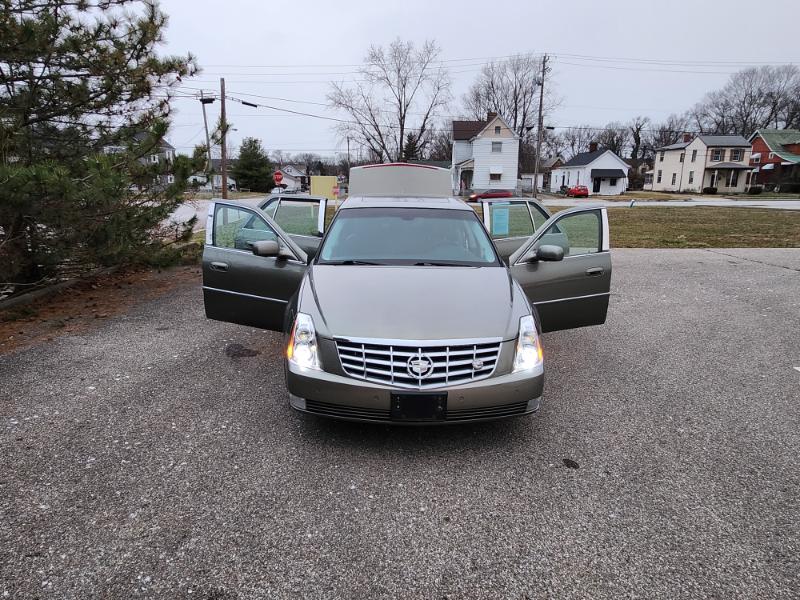 Cadillac DTS Luxury 2011
