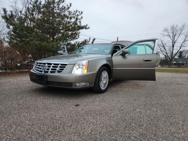Cadillac DTS Luxury 2011