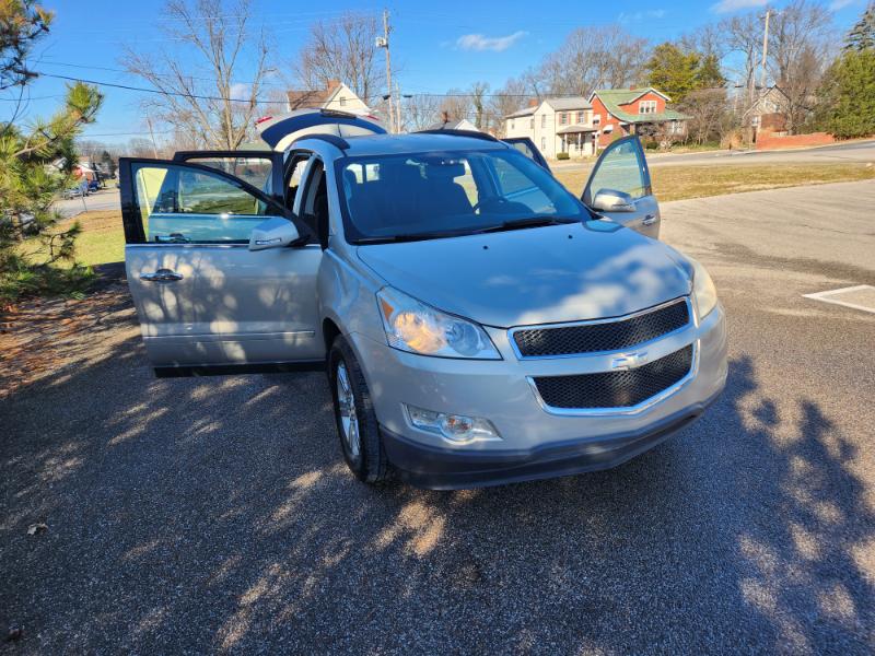 Chevrolet Traverse 2LT AWD 2011