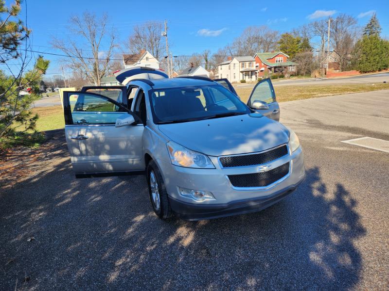 Chevrolet Traverse 2LT AWD 2011