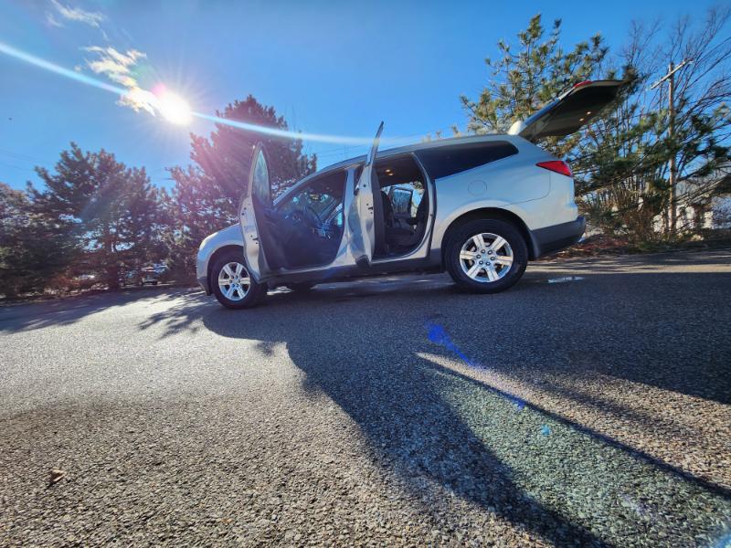 Chevrolet Traverse 2LT AWD 2011