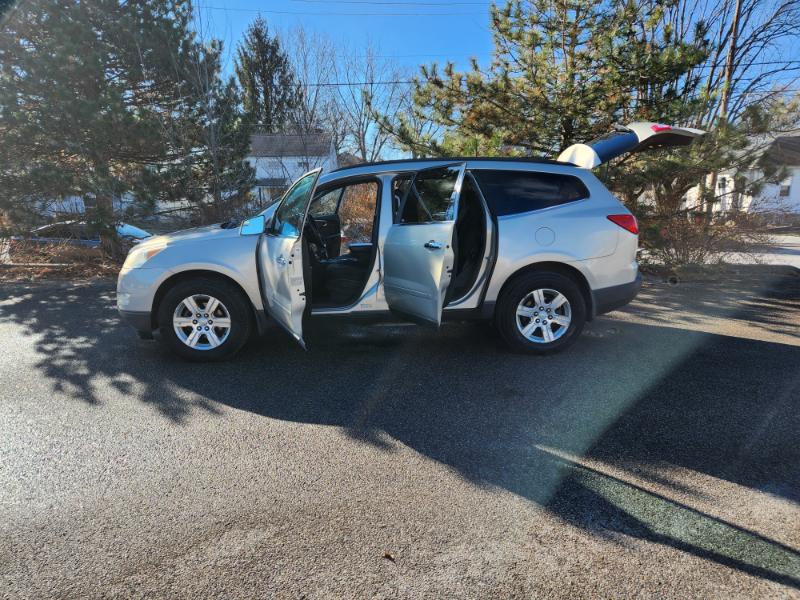 Chevrolet Traverse 2LT AWD 2011