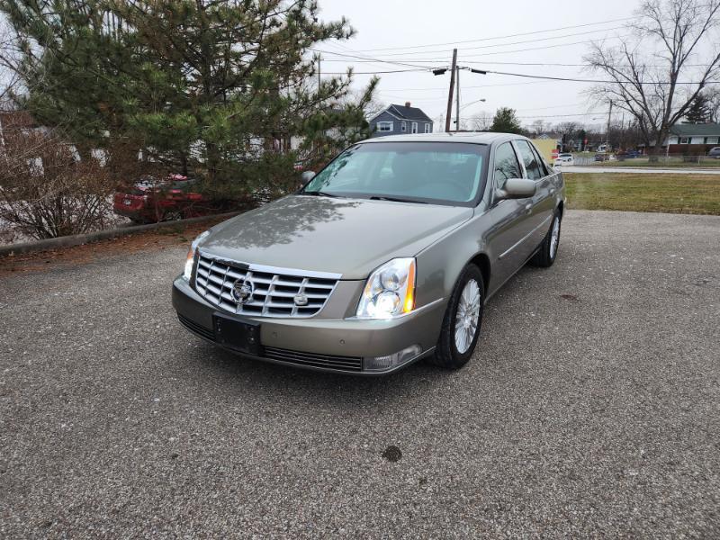 Cadillac DTS Luxury 2011
