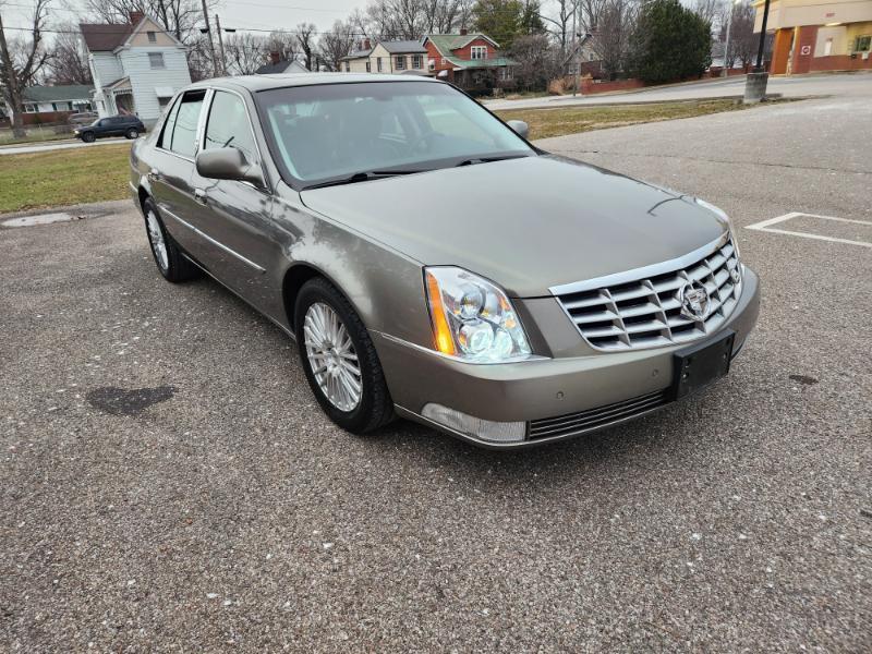 Cadillac DTS Luxury 2011