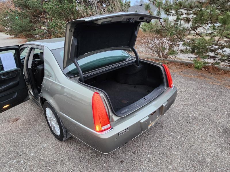 Cadillac DTS Luxury 2011