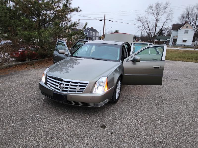 Cadillac DTS Luxury 2011