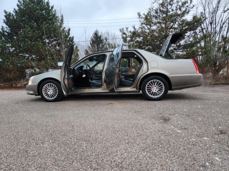 Cadillac DTS Luxury 2011