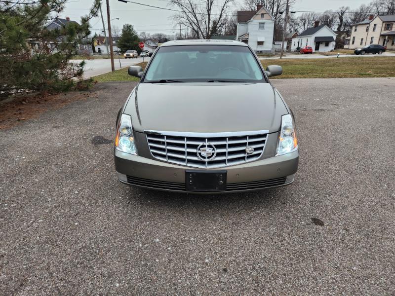 Cadillac DTS Luxury 2011
