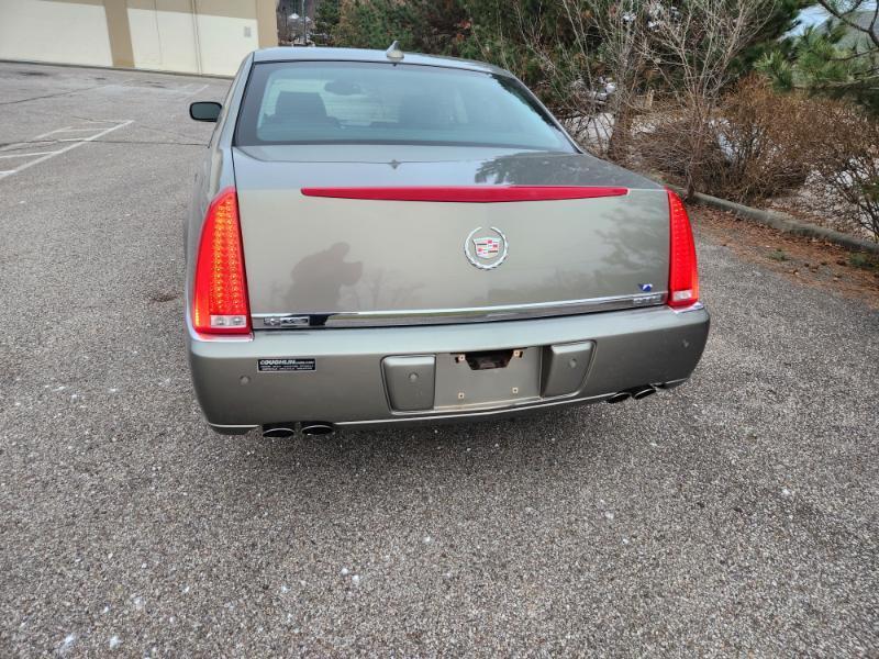Cadillac DTS Luxury 2011