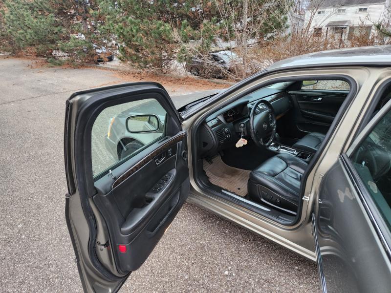 Cadillac DTS Luxury 2011