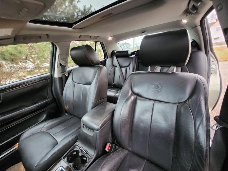 Cadillac DTS Luxury 2011