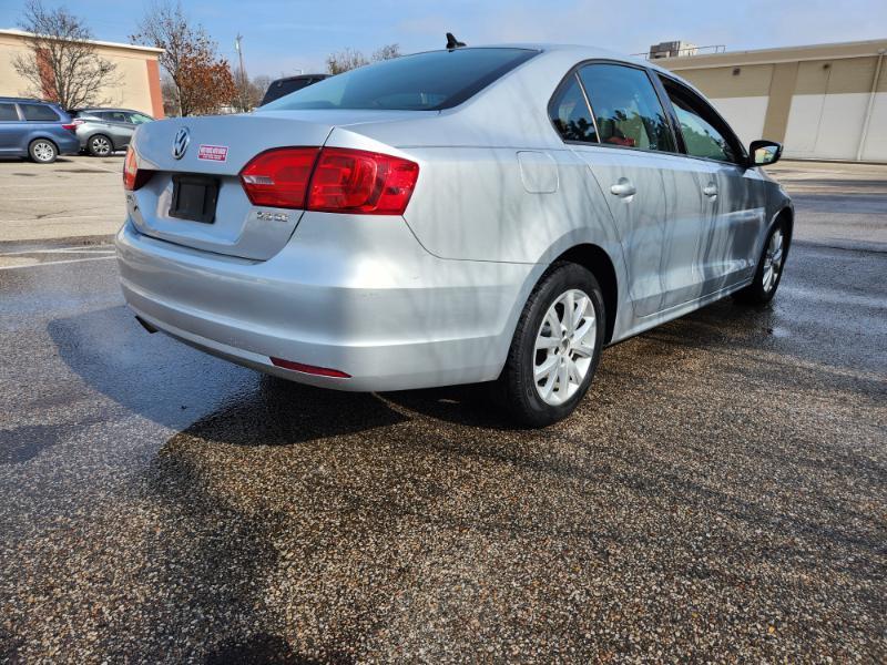 Volkswagen Jetta SE 2012