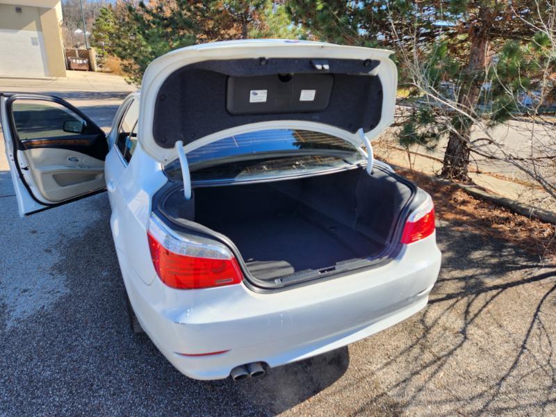 BMW 5-Series 528xi 2008