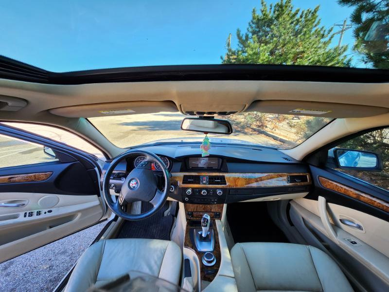 BMW 5-Series 528xi 2008