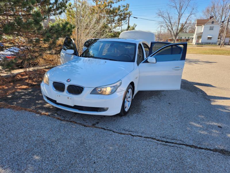 BMW 5-Series 528xi 2008