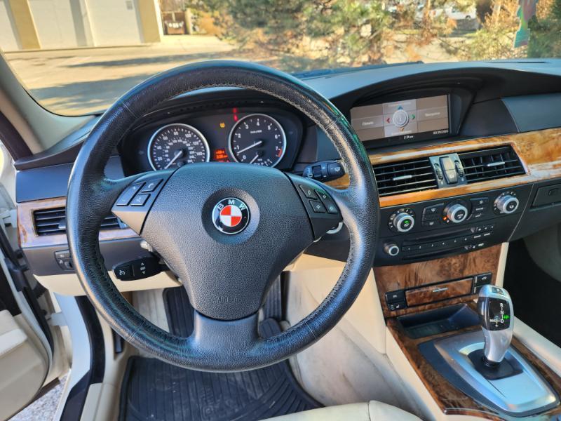 BMW 5-Series 528xi 2008