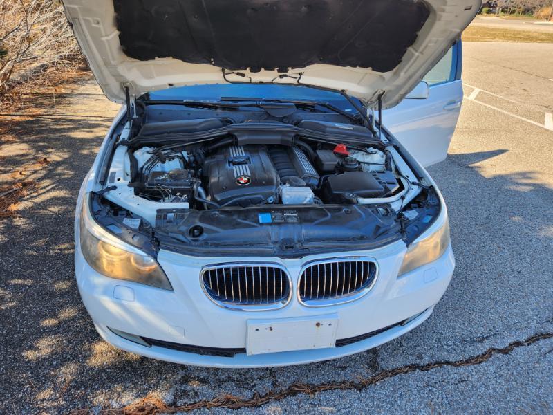 BMW 5-Series 528xi 2008