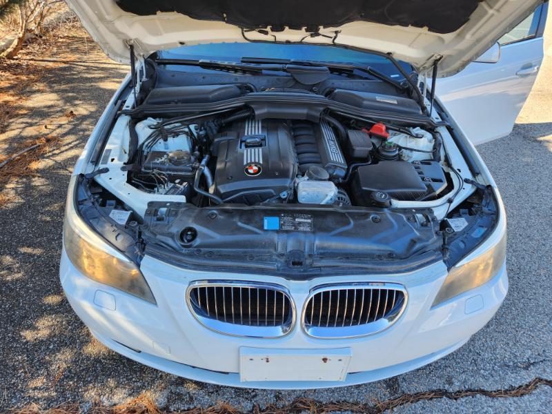 BMW 5-Series 528xi 2008