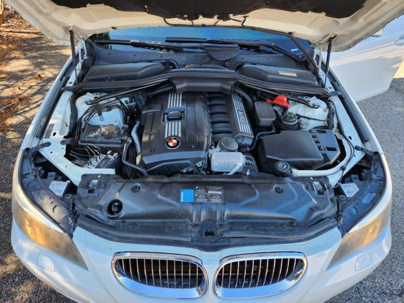 BMW 5-Series 528xi 2008
