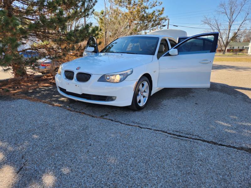 BMW 5-Series 528xi 2008