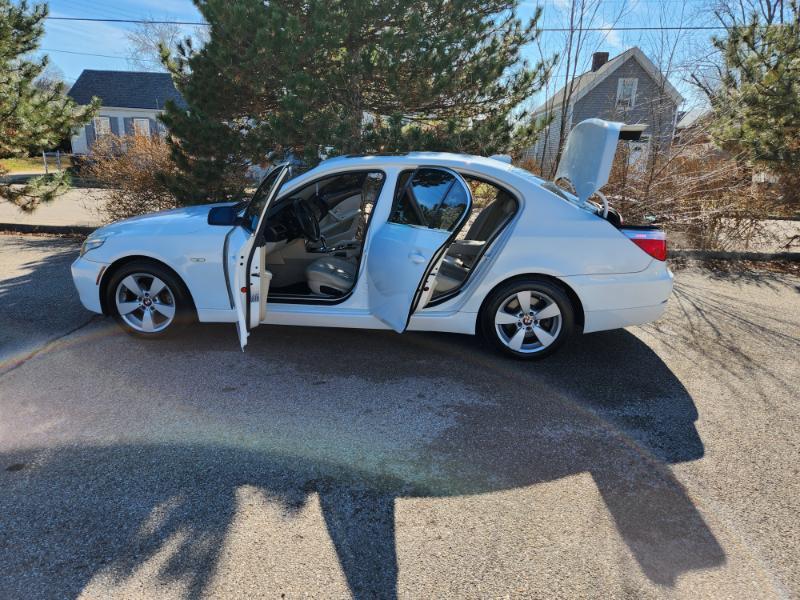 BMW 5-Series 528xi 2008