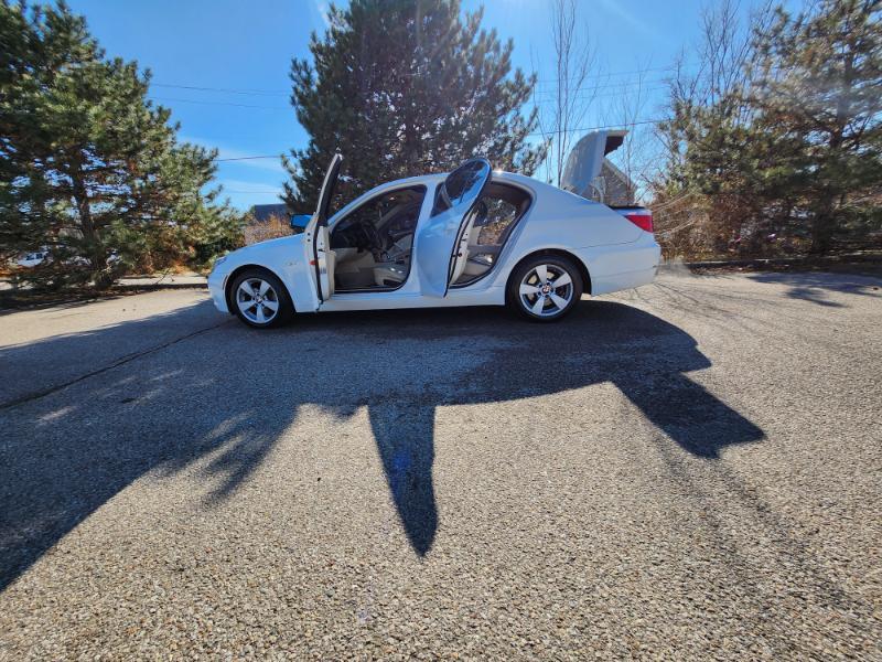 BMW 5-Series 528xi 2008