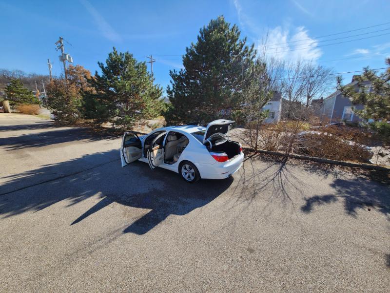 BMW 5-Series 528xi 2008